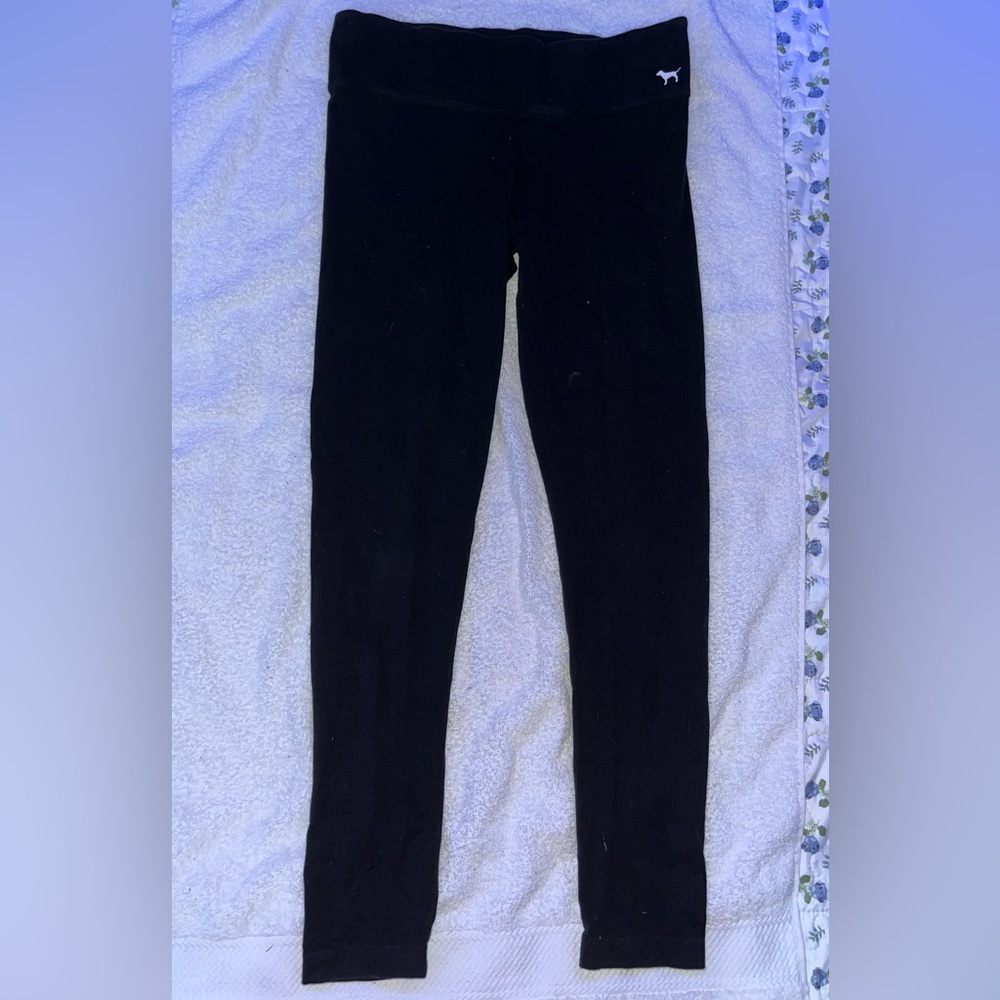Plain black PINK Victorious Secret leggings.